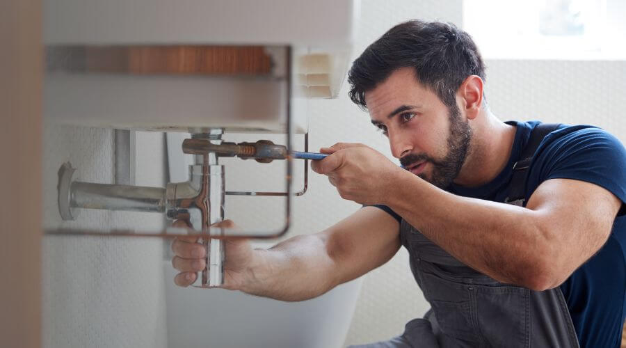 Water heater thermostat replacement in Remington, IN